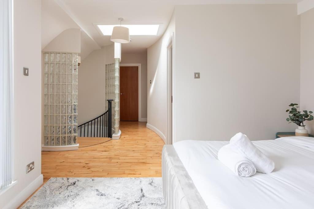 Modern Penthouse Apartment 2 Bed, 2 Bath Sleeps 6 City Centre Belfast Zewnętrze zdjęcie