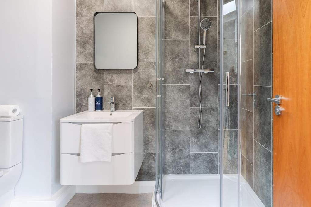 Modern Penthouse Apartment 2 Bed, 2 Bath Sleeps 6 City Centre Belfast Zewnętrze zdjęcie